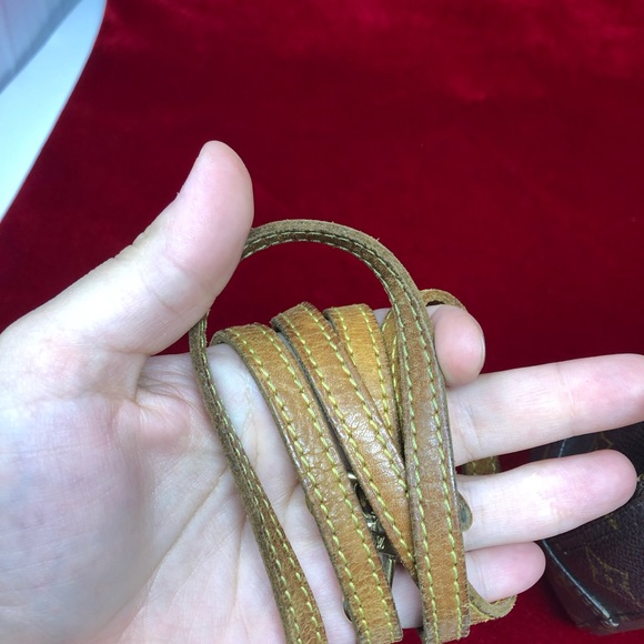 Authentic Louis Vuitton crossbody bag - Picture 6 of 15